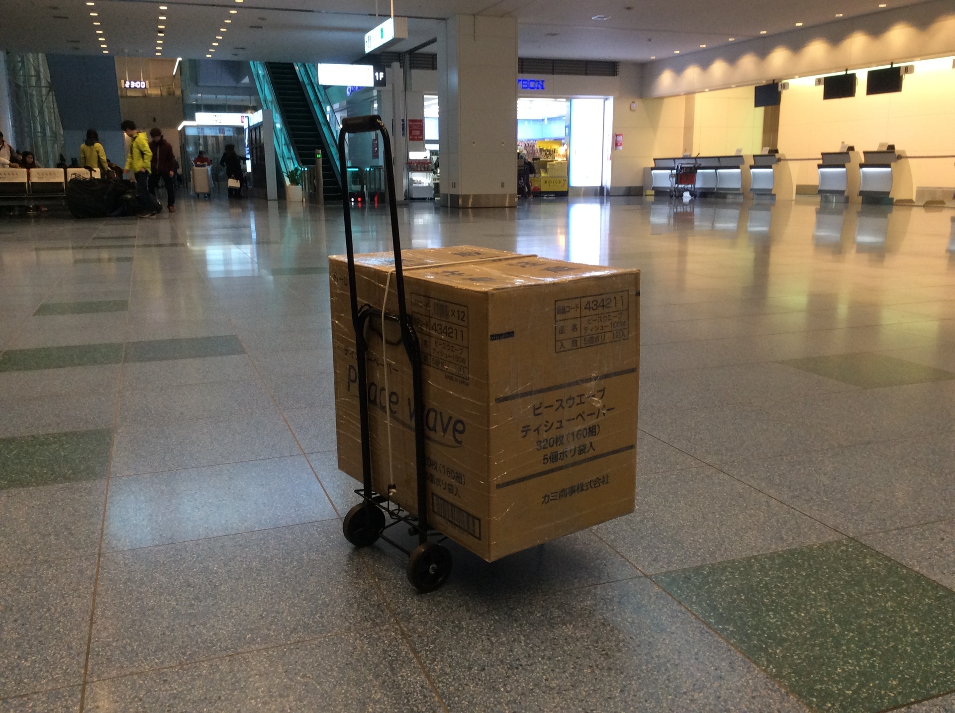 裏技 飛行機預け荷物はキャリーケースではなくダンボールにするとかなりお得 深セン 香港の観光旅行生活情報局