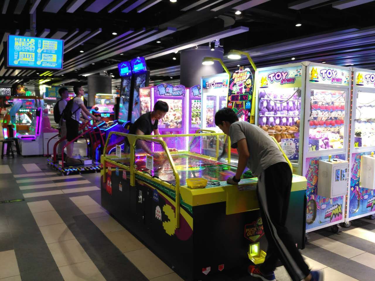 中国深センのゲームセンターでは 日本のゲーム機がそのまま使われている 深セン 香港の観光旅行生活情報局
